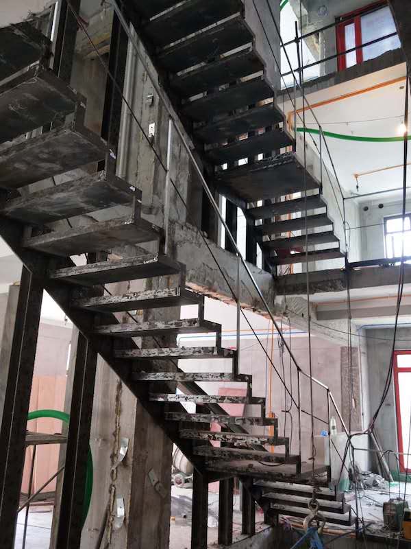 大華西溪半懸挑鋼架樓梯