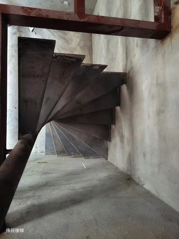 斜柱鋼板旋轉樓梯 